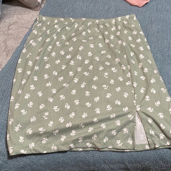 Two skirts for the price of one!! - Picture 1 of 4